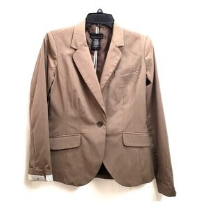 Cute brown blazer with front button closer